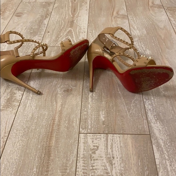 CHRISTIAN LOUBOUTIN Choca Lux STUDDED SANDAL - Picture 5 of 5